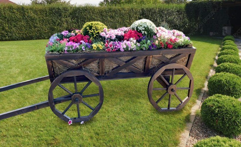 Деревянная телега для сада