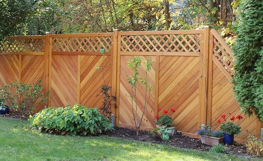 Забор №48 - сплошной диагональный с декоративным верхом