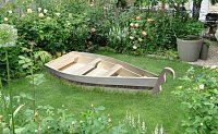 Лодка декоративная уличная