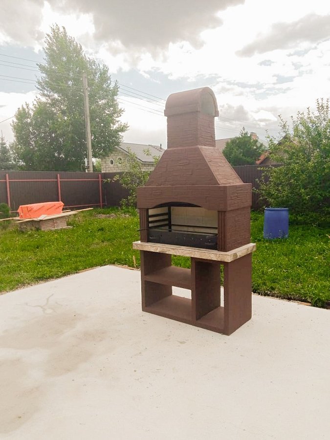 Печь № 12 — Печь барбекю с широкой топкой и полками в дровнице (фактура под кирпич)